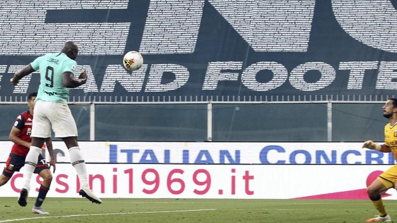 Inter Mailand schlägt Genua und springt auf Platz zwei