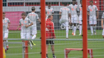 FC Bayern startet Mannschaftstraining – Pavard bricht ab