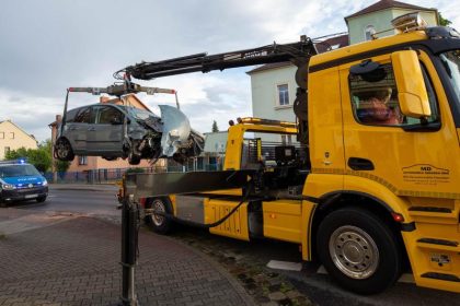 In Gegenverkehr geraten: Auto kracht in Linienbus – sieben Verletzte