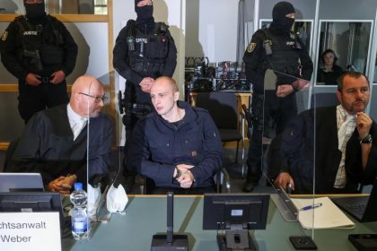 Halle-Prozess: Anwälte äußern Zweifel an der Darstellung des Angeklagten