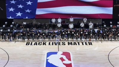 Proteste bei der Hymne und enge Duelle: Die NBA ist zurück