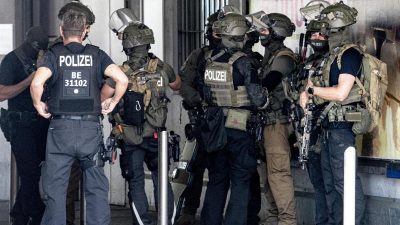 Verpatzter Banküberfall in Berlin-Neukölln: Vier Männer auf der Flucht – zwölf Verletzte