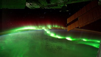 Polarlicht-Perlenketten von der ISS