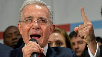 Kolumbiens Ex-Präsident Uribe positiv auf SARS-CoV-2 getestet