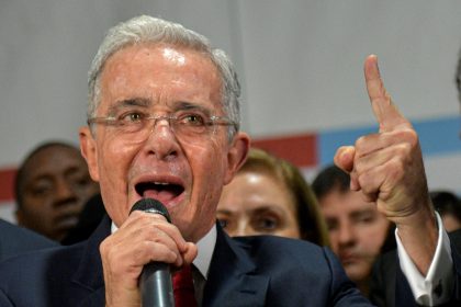 Kolumbiens Ex-Präsident Uribe positiv auf SARS-CoV-2 getestet