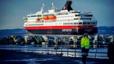 Mindestens 33 Corona-Fälle auf Hurtigruten-Schiff