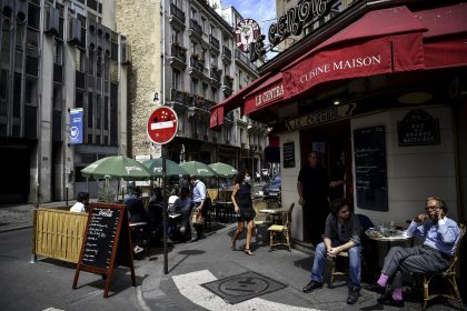 Frankreich: Betrunkener Masken-Verweigerer sticht Kellner nieder