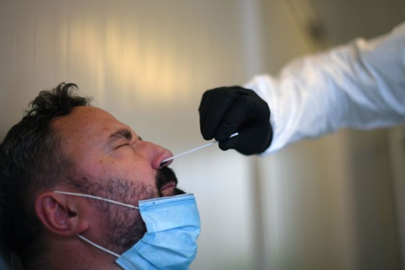 „Welle der Immunität“, kaum echte COVID-19-Neuinfektionen – ARD-Monitor: „Finger weg von unseren Grundrechten“