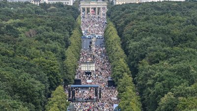 Berlin Anti-Corona-Demo: Redner spricht von 1,3 Millionen Teilnehmern – Spahn zeigt sich entsetzt