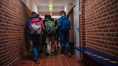 Schulbeginn in Corona-Zeiten: Lehrermangel in allen Bundesländern – Schülerin berichtet von abwegigen Maßnahmen