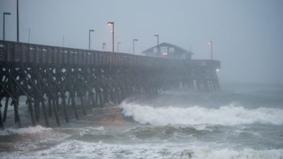 Hurrikan „Isaias“ trifft mit bis zu 140 Kilometern pro Stunde auf US-Ostküste