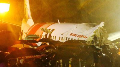 Bruchlandung in Indien: Flugzeug auseinandergebrochen – 15 Tote, mehrere Schwerverletzte