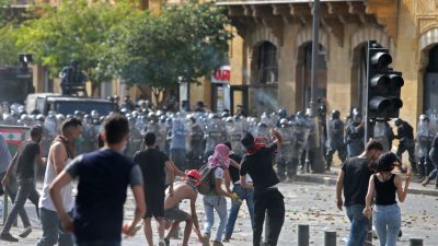„Rache bis zum Sturz des Regimes“: Tausende Libanesen demonstrieren in Beirut gegen Regierung