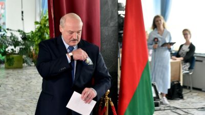 Amtierender Präsident Lukaschenko gewinnt „Scheinwahl“ in Weißrussland