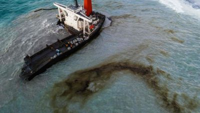 Öl-Desaster vor Mauritius: Frachter auseinandergebrochen