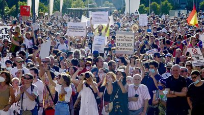 Demo in Madrid gegen Corona-Politik der spanischen Regierung: „Nein zum Maulkorb“