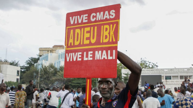 Mali: Präsident tritt zurück und löst Regierung und Parlament auf – Putschist verspricht Neuwahlen