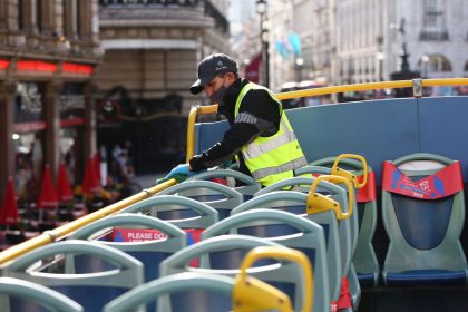 London warnt vor Einschränkungen wegen möglicher Corona-Welle im Winter