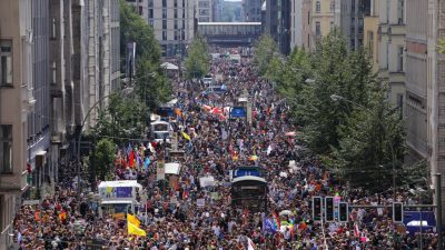„Aufbruchsstimmung“: Zehntausende Menschen bei Demonstrationen in Berlin