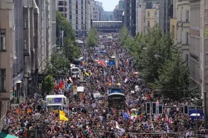 „Aufbruchsstimmung“: Zehntausende Menschen bei Demonstrationen in Berlin