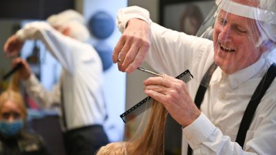 Friseure beklagen Umsatzeinbußen: Sechs Wochen waren alle Salons zu – Meist deutlich höhere Preise