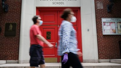 New York strebt Wiederaufnahme von Schulunterricht im September an