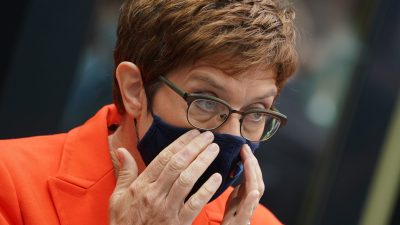 Kramp-Karrenbauer kritisiert Manöver im Mittelmeer: „Alles andere als hilfreich“