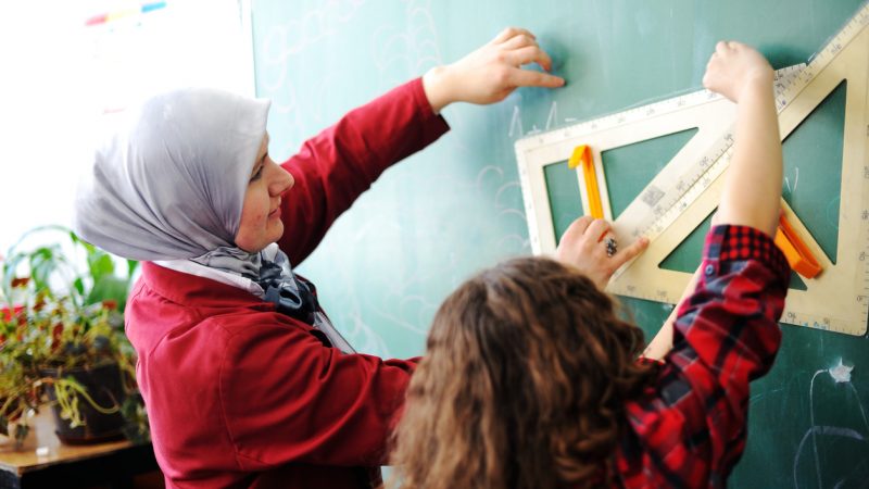 Bundesarbeitsgericht: Kopftuchverbot für Lehrerinnen in Berlin nicht rechtens