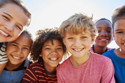 Hamburg: Kindergruppe rassistisch beleidigt und angegriffen – Hinweise gesucht