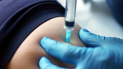 Forscher untersuchen möglichen Zytokinsturm als Nebenwirkung von COVID-19 Impfung