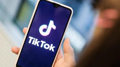 TikTok Logo auf einem Smartphone