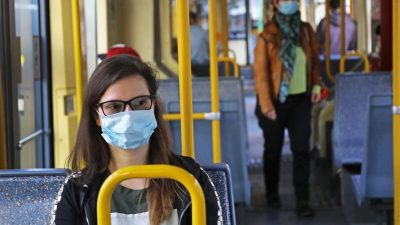 NRW verschärft Maskenpflicht: Wer ohne erwischt wird, muss sofort 150 Euro zahlen