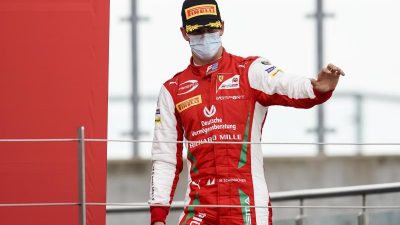 Unfall in Schlussphase: Schumacher in Silverstone Zweiter