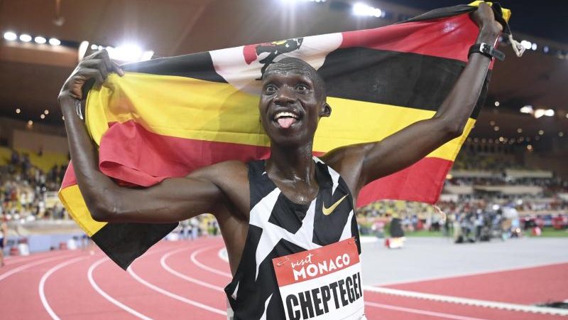 Joshua Cheptegei aus Uganda läuft Weltrekord über 5000 Meter