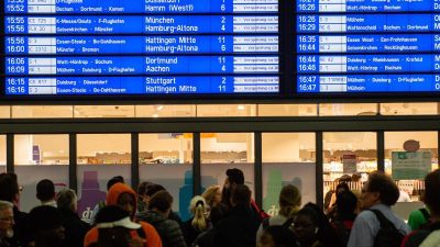 Verbraucherschützer: Bahn soll ab 30 Minuten Verspätung zahlen