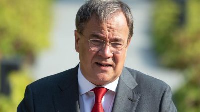 NRW-Ministerpräsident Laschet: Fan-Rückkehr «schwierig»
