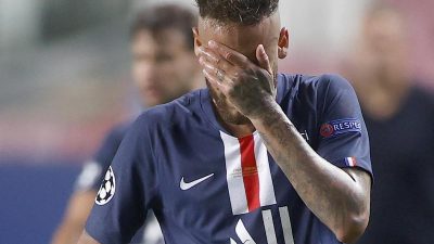 Niederlage gegen Bayern: Neymar am Boden zerstört