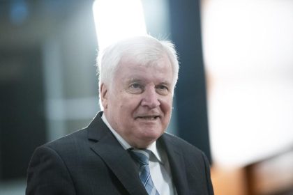 Seehofer plädiert für Teilzulassung von Fans in Stadien