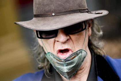 Udo Lindenberg nennt Maskenverweigerer „hirntote Risikopiloten“