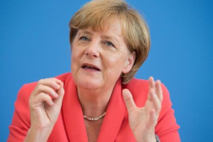 Merkel will Gesundheitsämter stärken und deutlich mehr Stellen schaffen