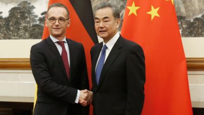 Pressekonferenz: Maas trifft chinesischen Außenminister – Heftige Proteste vor dem Auswärtigen Amt