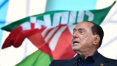 Berlusconi nach positivem Corona-Test mit Lungenenzündung ins Krankenhaus eingeliefert