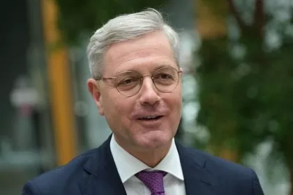 Röttgen legt Ungarn und Slowakei EU-Austritt nahe, Hofreiter will EU-Mittel streichen