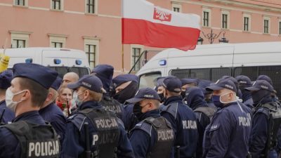 Mehrere hundert Menschen bei Anti-Corona-Demo in Warschau