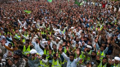 Tausende Menschen protestieren in Pakistan gegen „Charlie Hebdo“-Karikaturen