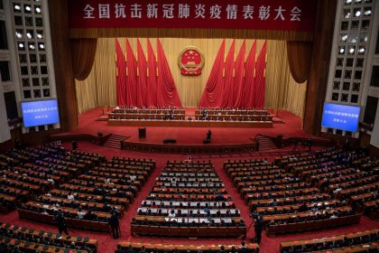 „Vorbereitete Schlacht“: Peking lehnt westliche Hilfe gegen Corona-Flut ab