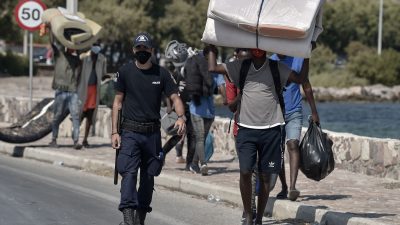 Mindestens 800 Migranten beziehen neues Lager auf Lesbos
