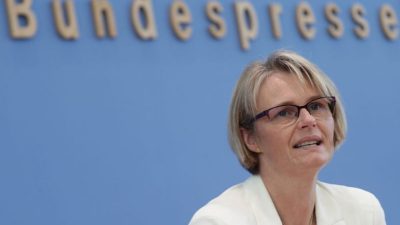 Karliczek will Impfangebot für vorerkrankte Kinder