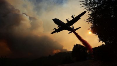 Kalifornien: Nationalgarde rettet mit Hubschraubereinsatz eingeschlossene Camper vor Waldbrand