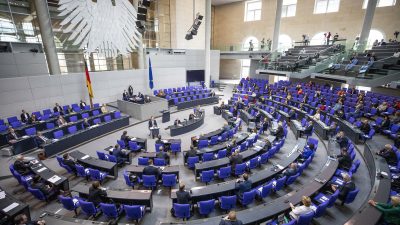 Hitzige Haushaltsdebatte: Weidel wirft Regierung sozialistische Politik vor – Kanzlerin appelliert an Zusammenhalt